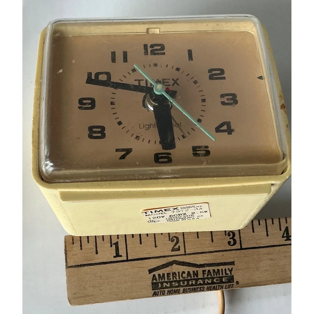 Timex Vintage Electric Alarm Clock Light Dial 7372-3A Cream Made in USA WORKS
